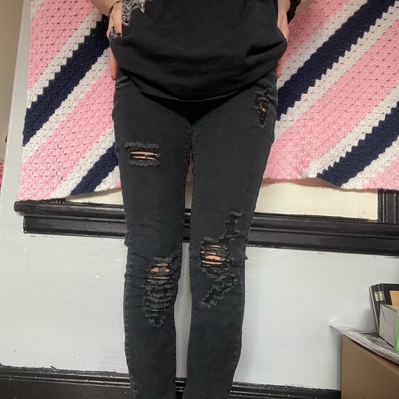 !!! SOLD !!! Rue 21 Black Ripped Mid-Rise Skinny Jeans Size 6 - Picture 4 of 8
